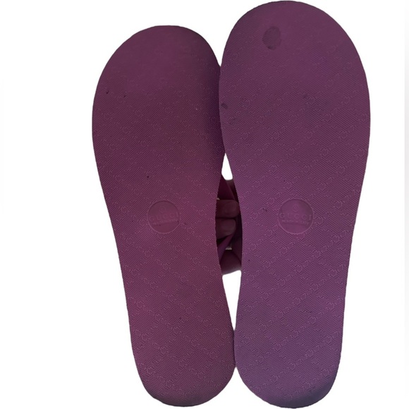 Gucci Pink Pascar Flip Flops in Chevron w/ Thong Styling & GC Signature Logo - Picture 9 of 11
